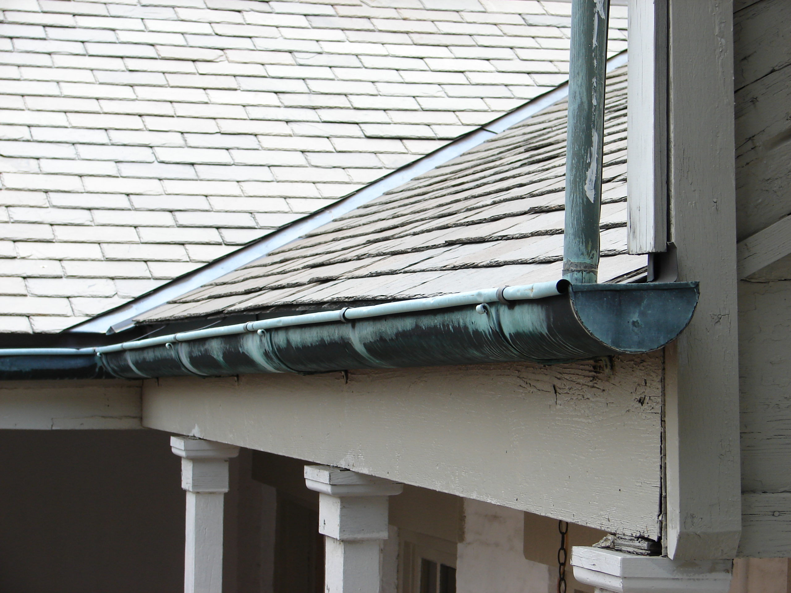 uncleaned gutter